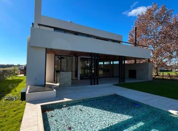 Casa · 268m² · 5 Ambientes · 2 Cocheras · Casa en Venta 5 Ambientes en Pilara