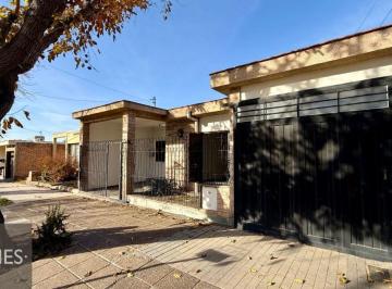 Casa de 6 ambientes, Las Cañas · Casa en Venta C/ Cochera en Las Cañas
