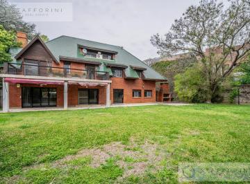 Casa · 446m² · 6 Ambientes · 2 Cocheras · Imponente Casa en Acasusso Para Actualizar