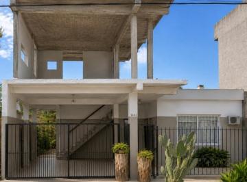 Casa · 135m² · 4 Ambientes · 2 Cocheras · Casa Tipo Americana de 4 Ambientes