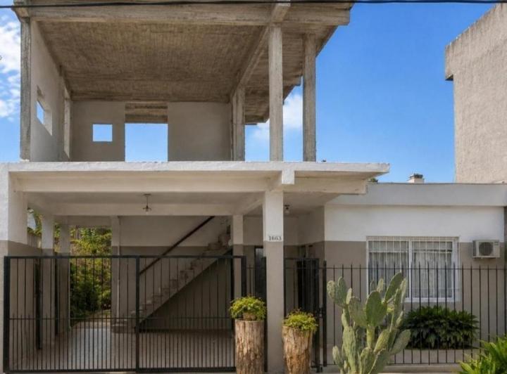 Casa · 135m² · 4 Ambientes · 2 Cocheras