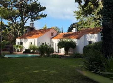 Casa de 4 ambientes, Cariló · Venta de Casa en Carilo a 3 Cuadras del Mar.