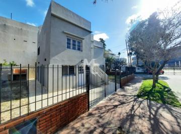 Casa · 130m² · 5 Ambientes · 1 Cochera · Casa en Alquiler en Tigre Centro