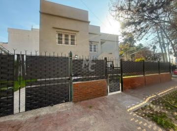 Casa · 130m² · 5 Ambientes · 1 Cochera · Casa en Alquiler en Tigre Centro