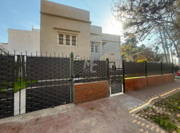 Casa · 130m² · 5 Ambientes · 1 Cochera