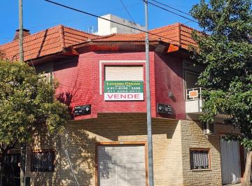 Casa de 1 ambiente, Pompeya · Casa en Esquina con Local a La Venta en Calle Charrúa Pompeya