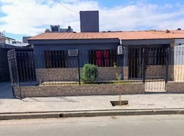Casa · 96m² · 6 Ambientes · 1 Cochera · Se Vende Casa B° Parque América. Permuta Directa