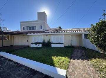 Casa · 300m² · 5 Ambientes · 2 Cocheras · ¡Venta! Casa en Cerro de Las Rosas - 5 Dorm. ¡Con Escritura!