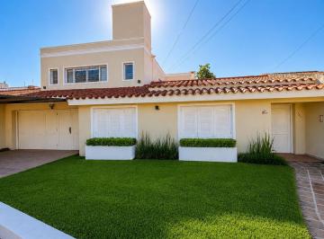 Casa · 300m² · 5 Ambientes · 2 Cocheras · ¡Venta! Casa en Cerro de Las Rosas - 5 Dorm. ¡Con Escritura!