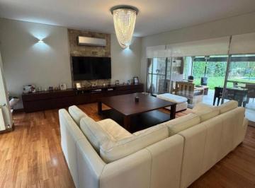 Casa · 302m² · 5 Ambientes · Saint Thomas Norte