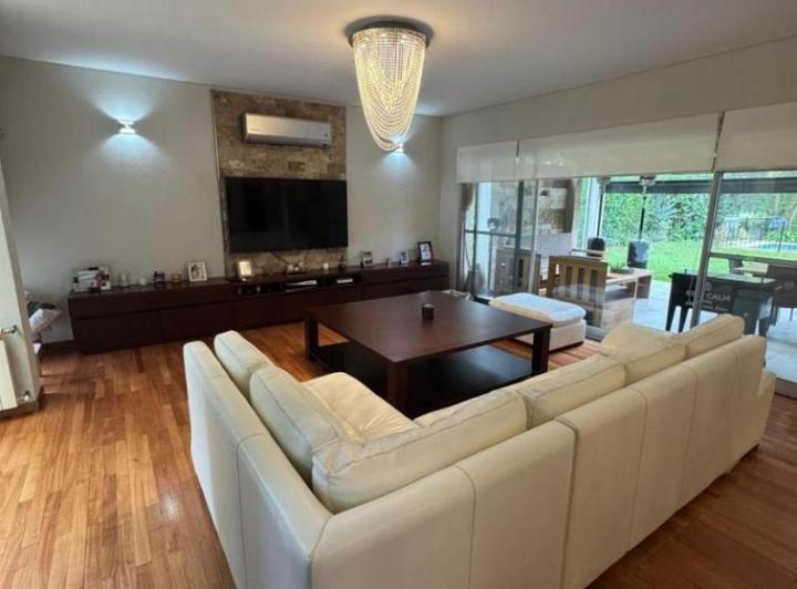 Casa · 302m² · 5 Ambientes