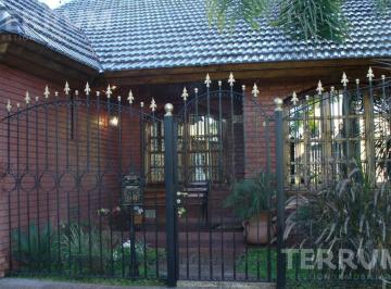Casa · 220m² · 4 Ambientes · 1 Cochera · Chalet 4 Ambientes con Quincho en Ezeiza