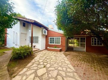 Casa · 595m² · 3 Ambientes · 2 Cocheras · Casa en Alquiler en Canning (E. Echeverria) con Pileta