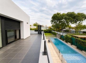 Casa · 400m² · 4 Cocheras · Valle Escondido Country Casa en Alquiler Pileta Jardín