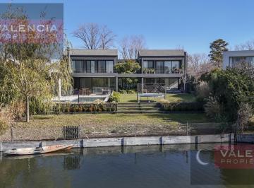 Casa · 580m² · 8 Ambientes · 2 Cocheras · Al Mejor Espejo de Agua