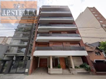 Edificio · 1556m² · 6 Cocheras · Excelente Edificio de Departamentos 2371 m² en Block - Pisos - Cocheras - Pileta - Sum - Moron