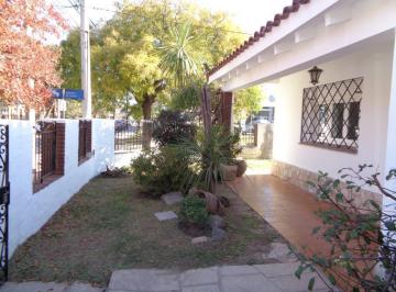 Foto · Barrio Villa Centenario - Casa de 2 Dorm., Amplia y Luminosa con Garaje Doble, Cocina Comedor