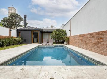 Casa · 550m² · 7 Ambientes · 4 Cocheras · Venta Casa con 4 Dorm., Jardín, Pileta y Cochera Para 4 Autos en Villa Devoto