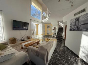 Casa · 270m² · 7 Ambientes · 8 Cocheras · Venta Casa en Aranjuez Country Club Apto Credito