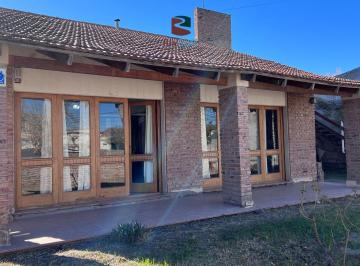 Casa de 12 ambientes, Choele Choel · Casa Centrica Mas Dos Departamentos en Choele Choel