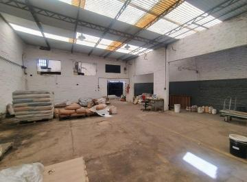 Bodega-Galpón · 238m² · 3 Ambientes · Galpon o Deposito con Vivienda Alquiler