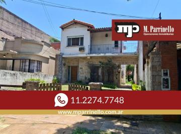Casa · 149m² · 4 Ambientes · 2 Cocheras · Casa en 2 Plantas Muy Funcional y con Amplio Jardín