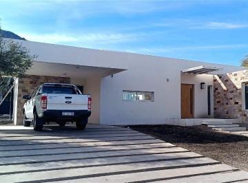 Casa · 250m² · 6 Ambientes · 2 Cocheras · Venta Casa 3 Dorm.. Los Quebrachos. Zona Las Liebres