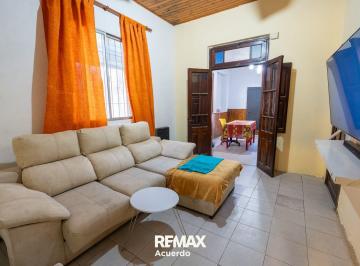 Casa · 158m² · 3 Ambientes · 1 Cochera · Venta Casa con Gran Terreno y Parue 2 Dormi + Local