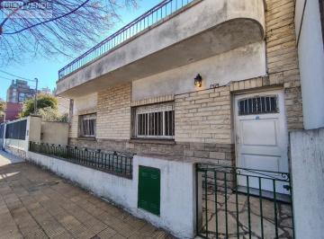 Casa · 130m² · 4 Ambientes · Oportunidad Ideal Inversor | Casa Lote Propio a Reciclar | 200 m² | Jardín y Terraza | Villa Martelli