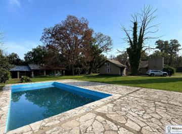Casa · 319m² · 8 Ambientes · 2 Cocheras · Casa en Venta con Pileta, en El Barrio Los Jazmines, del Viso, Pilar. Apta Credito Bancario