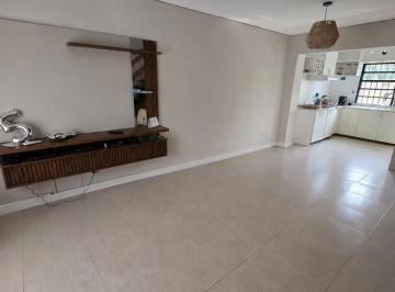 Casa · 65m² · 3 Ambientes · 1 Cochera · Duplex en Muñiz