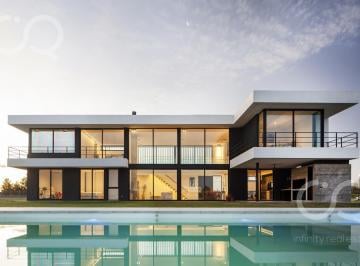 Casa · 400m² · 6 Ambientes · Casa en Venta Buenos Aires Golf