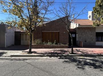 Casa · 99m² · 6 Ambientes · 1 Cochera · Venta Casa 3 Dorm.. Hipólito Irigoyen Nº670