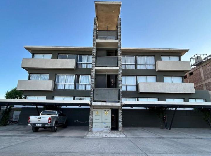 Departamento · 79m² · 5 Ambientes · 1 Cochera