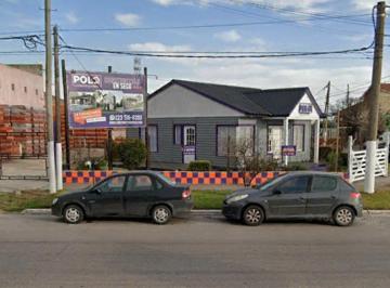 Local comercial · 80m² · Importante Esquina en Alquiler Comercial. Varios Rubros