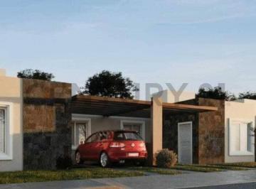 Casa · 68m² · 5 Ambientes · 1 Cochera · Plan de Vivienda Natania en Venta