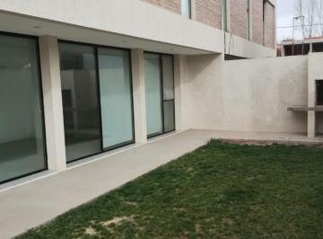 Casa · 140m² · 6 Ambientes · 1 Cochera · Alquiler Duplex 3 Dorm. B. Ayres del Limay