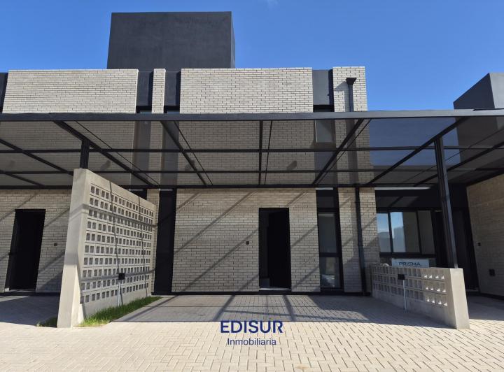 Casa · 90m² · 3 Ambientes · 2 Cocheras