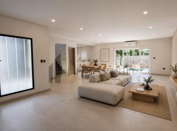 Casa · 134m² · 4 Ambientes · 1 Cochera · Casa PH en Venta 190 m² en Parque Leloir, Ituzaingó, G. B. a. Zona Oeste