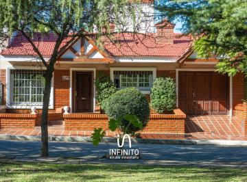 Casa · 159m² · 6 Ambientes · 1 Cochera · Venta Casa Barrio Urca Tres Dorm. | Arruabarrena Al 800