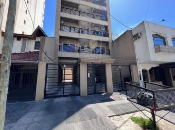 Departamento de 3 ambientes, Lanús · Magnifico Departamento 3 Ambientes con Cochera y Balcón Al Frente, en Centro de Lanús Este