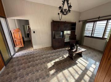 Casa de 8 ambientes, Villa Carlos Paz · Casa de 4 Dorm. + Depto de 2 Dorm. en Venta en Villa Suiza