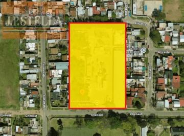 Bodega-Galpón · 1723m² · Galpón 1723 m² S/ Fracción 8.122 m² Frente a 2 Calles - Villa Luzuriaga
