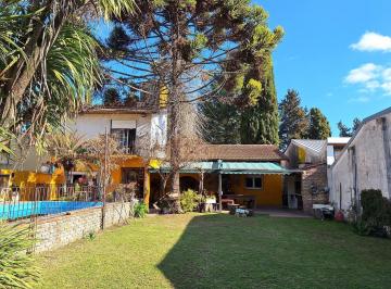 Casa · 190m² · 7 Ambientes · 2 Cocheras · Casa en Venta de 4 Dorm. en Villa Elisa