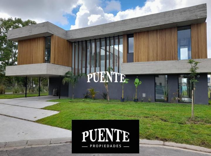 Casa · 220m² · 6 Ambientes