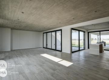 Casa · 194m² · 6 Ambientes · 2 Cocheras · Casa 3 Dorm. con Jardín y Galería - Vida Club de Campo - Funes | Venta