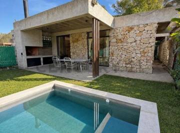 Casa · 95m² · 3 Ambientes · 2 Cocheras · Casa en Venta de 2 Dorm. con Piscina en Villa Elisa
