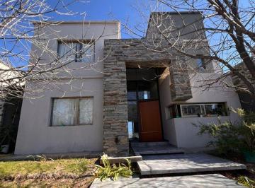 Casa de 5 ambientes, Maipú · Venta Casa en Maipu