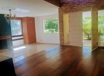 Casa · 367m² · 3 Ambientes · 2 Cocheras · Casa en Las Terrazas Valle Escondido Alquiler Tres Dorm. y Pileta