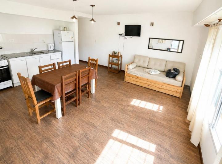 Casa · 75m² · 2 Ambientes · 4 Cocheras